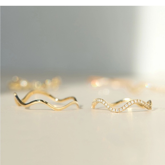 Catbird Pavé Diamond Ribbon Ring - Picture 4 of 5